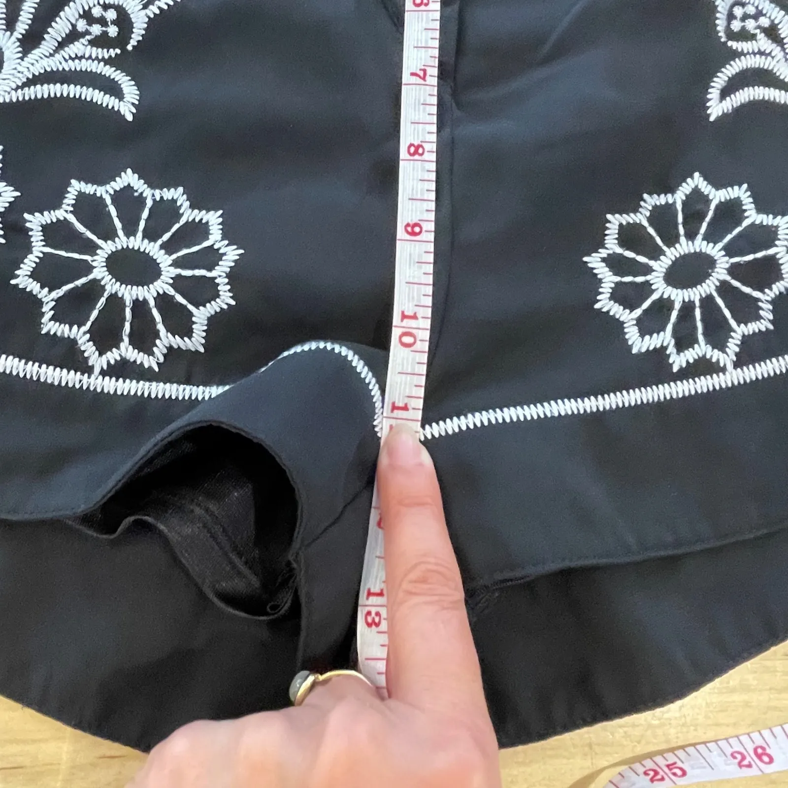 Black‎ Embroidered Shorts Women's Medium Floral Polyester Black - Image 7