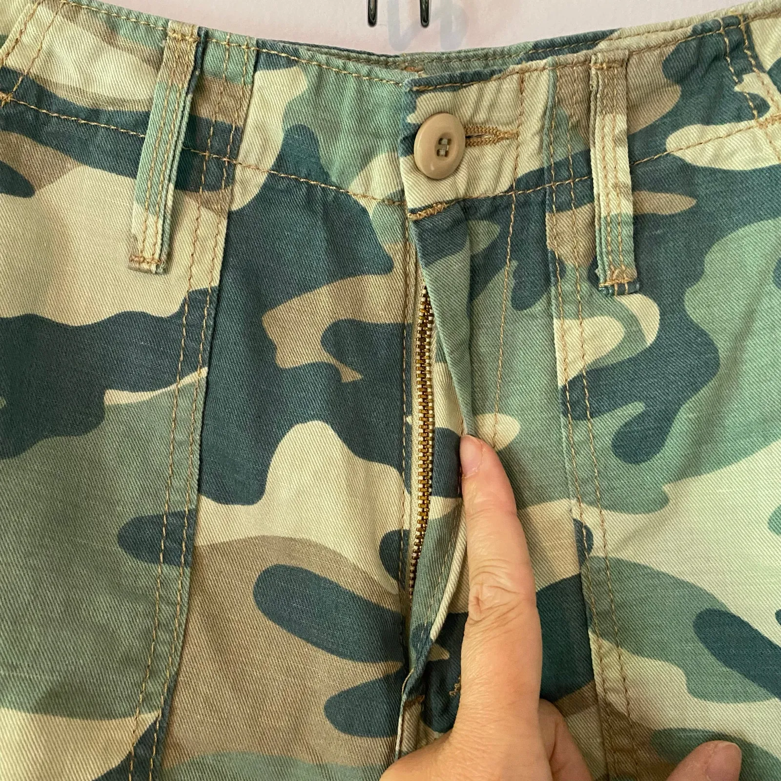 Mother The Shaker Chop Crop in Blue Green Camo Frayed Cropped Women's size 25 - Image 5