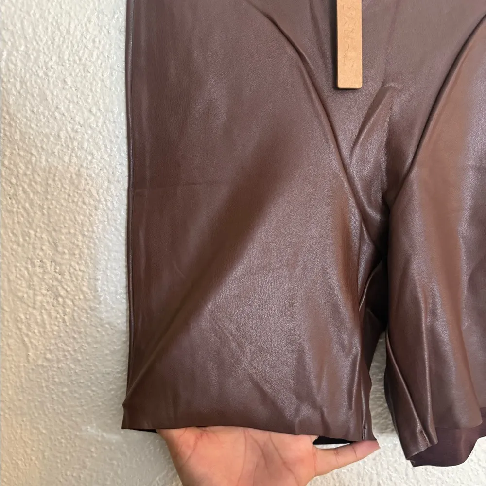 Skims faux leather biker short cocoa color size S NWT - Image 5