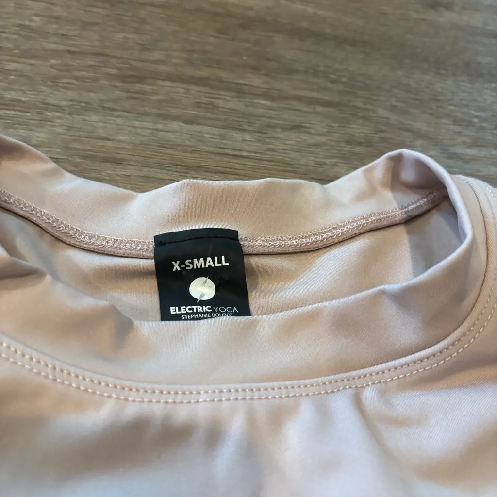 Electric Yoga Cropped Athletic Top Built-In Padding Stretch Activewear XS - Image 4