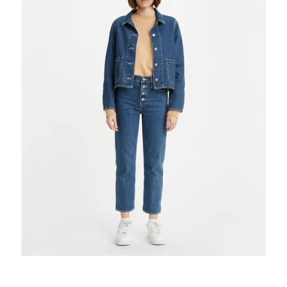 LEVI’S premium wedgie straight cropped jeans size 24x26 - Image 3