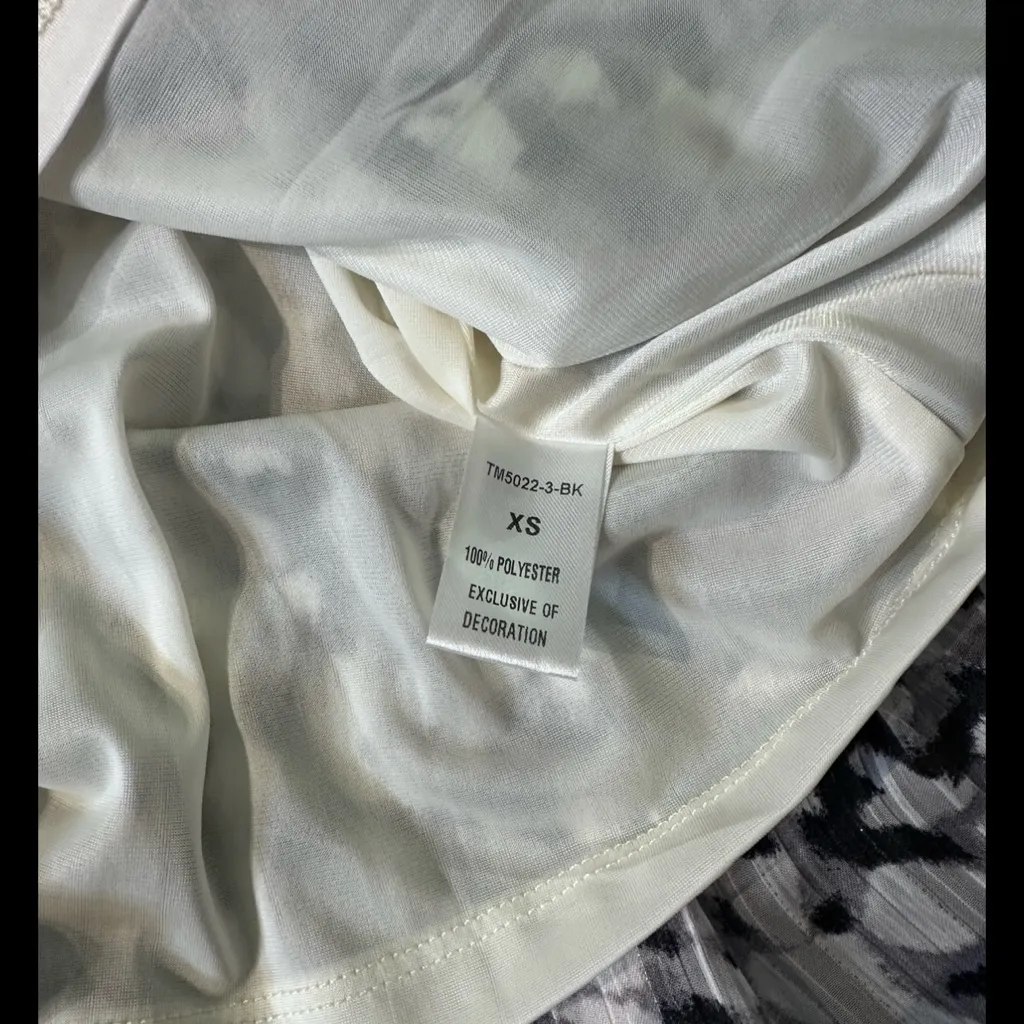 T H M L Anthropology Long Smocked Cuff Sleeve Size XS Wrap Top Ruffle Hem - Image 6