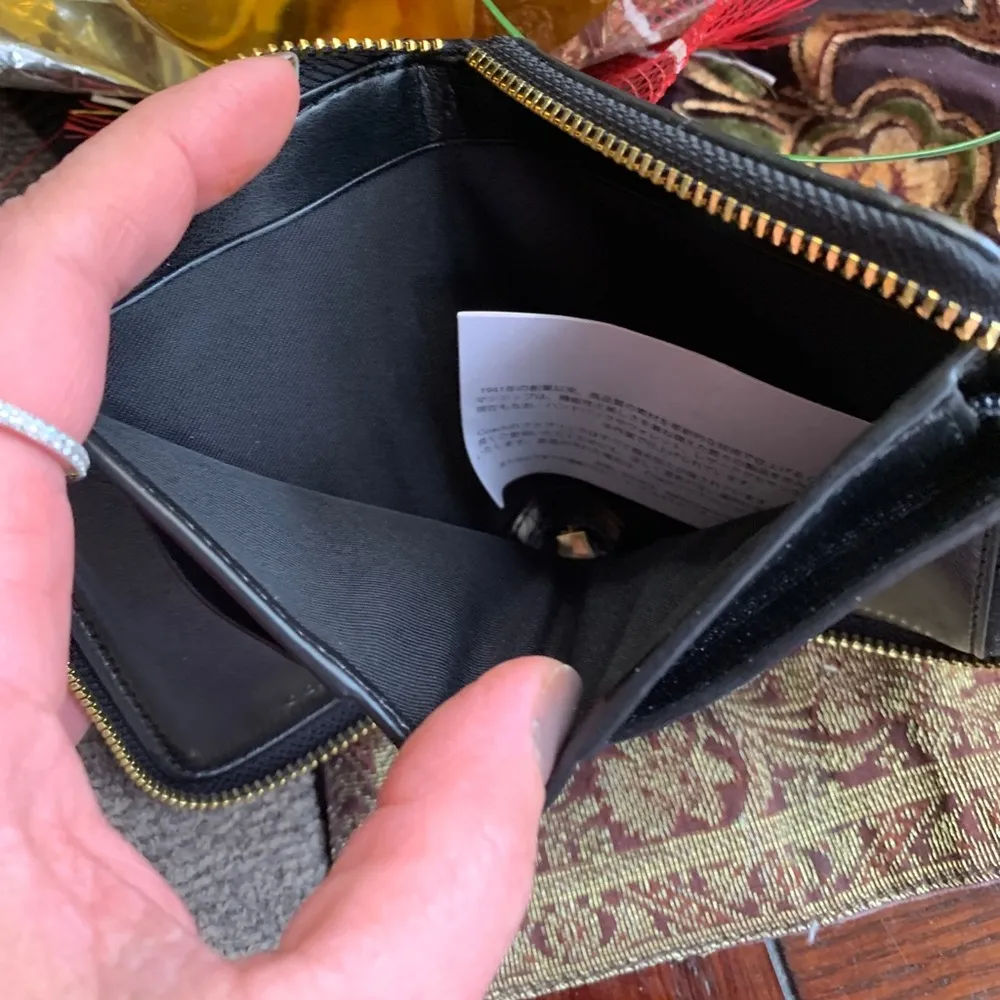 Authentic COACH Signature canvas/leather umbrella zip around wallet - Image 10