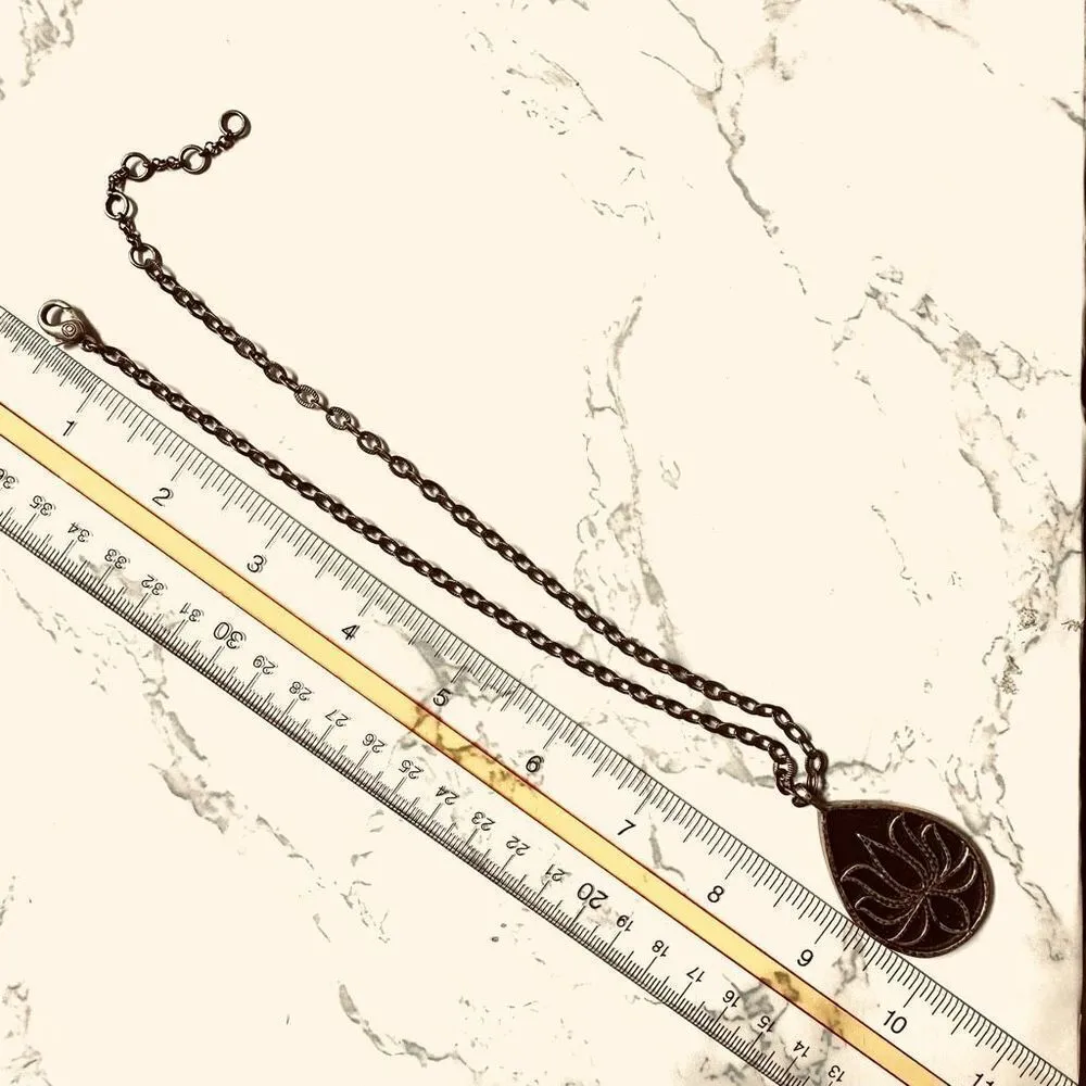 Black and gold tone lotus flower teardrop pendant necklace - Image 6