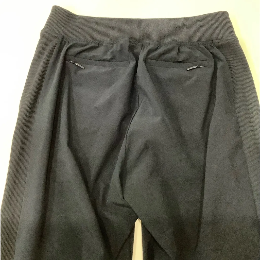 ATHLETA shorts and joggers in GREAT condition - Image 11