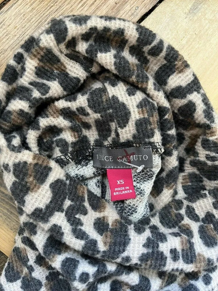 Vince Camuto Leopard Print Waffle Knit Long Sleeve Turtleneck Sweater Size XS - Image 4