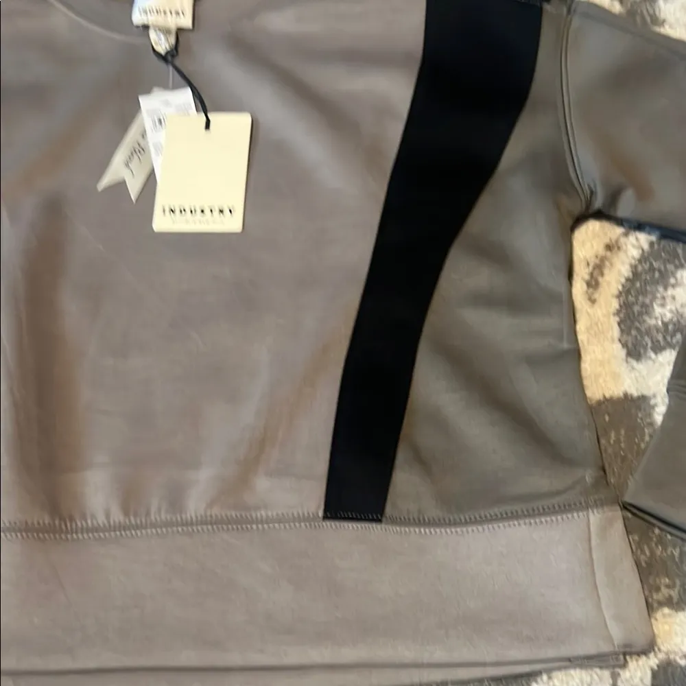 Gray and Black Cropped Boxy Sweatshirt with Mandarin Collar Size undefined - Image 3