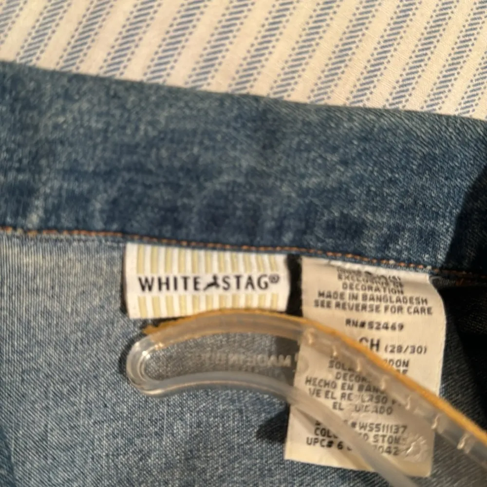 White Stag Women’s Small (4/6) Floral Embroidered Jean Jacket Vintage 90s Denim - Image 7