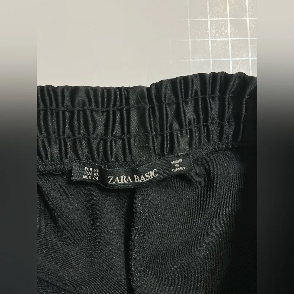 Like anew! Zara basic satin joggers, size XS - Image 5