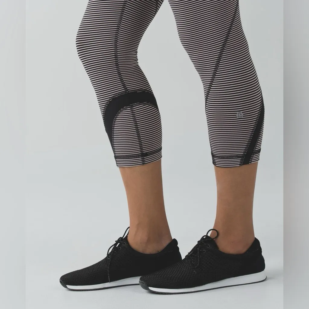 Lululemon Luxtreme Butterfly Angel Wing Multi / Black Gray Size 4 - Image 8