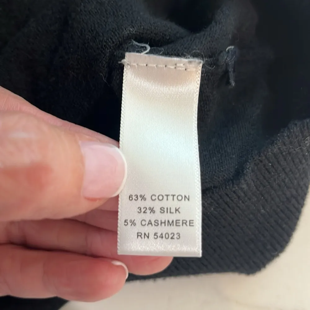 Banana Republic black V-neck short sleeve sweater. - Image 7