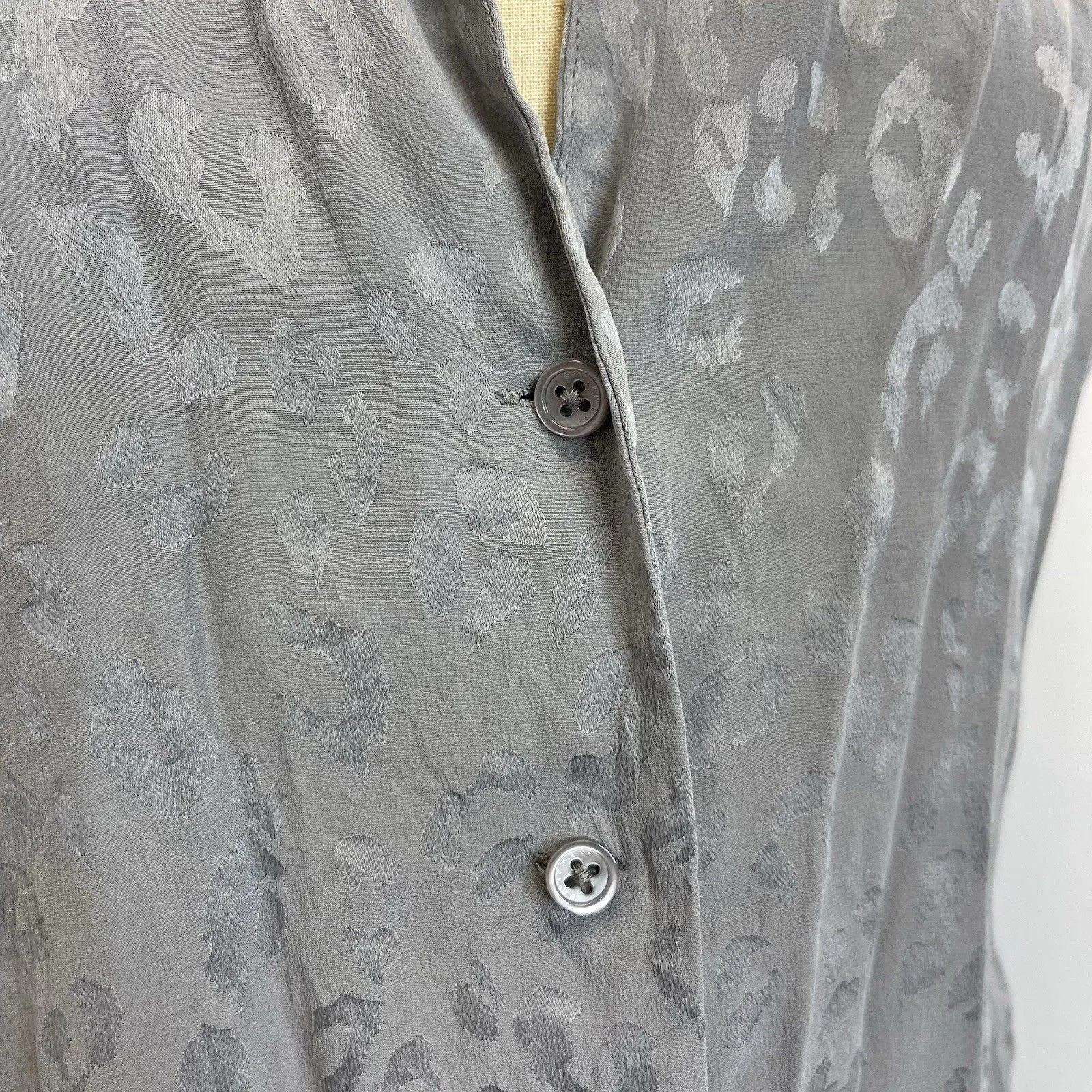 Equipment Femme Blouse Size Small Gray Silk Cheetah Print Button Up Sleeveless - Image 5