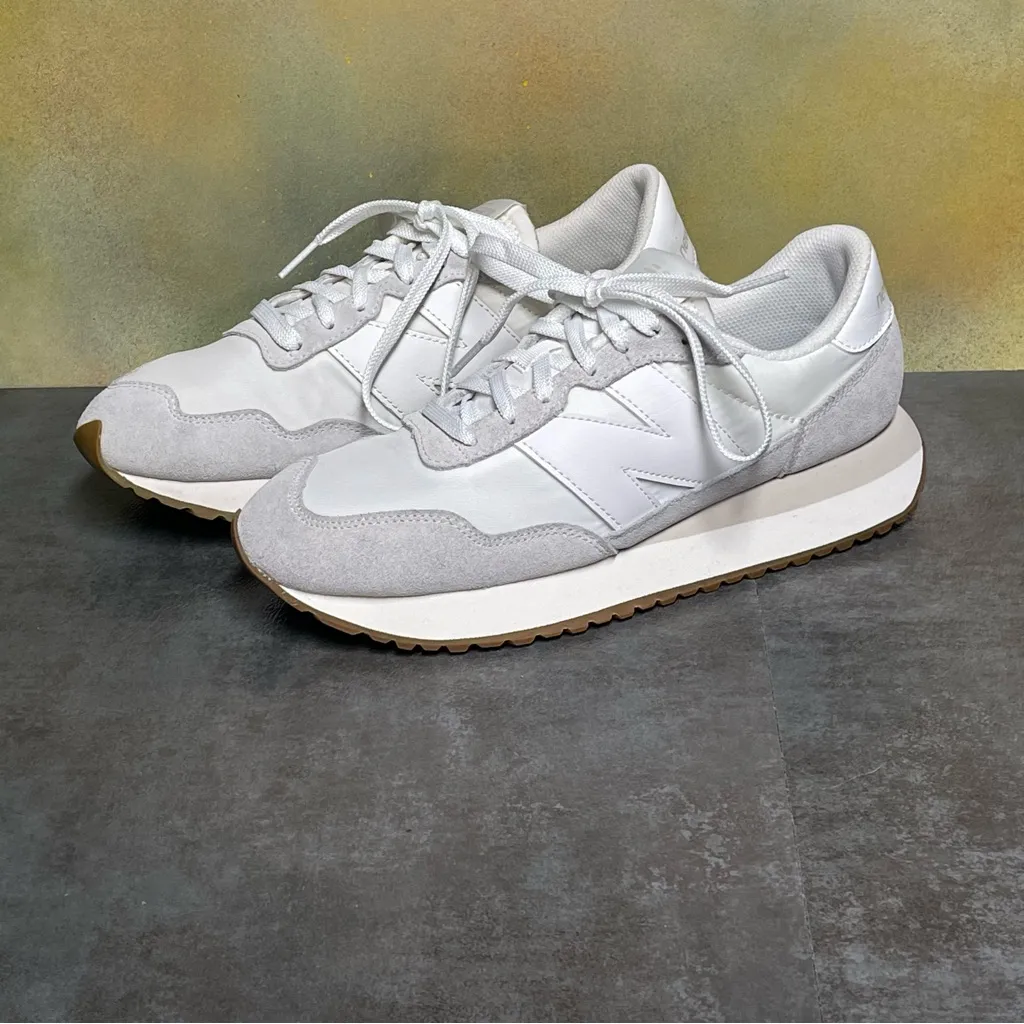 New Balance 237 Women's White Sneakers Size 9B - Image 4