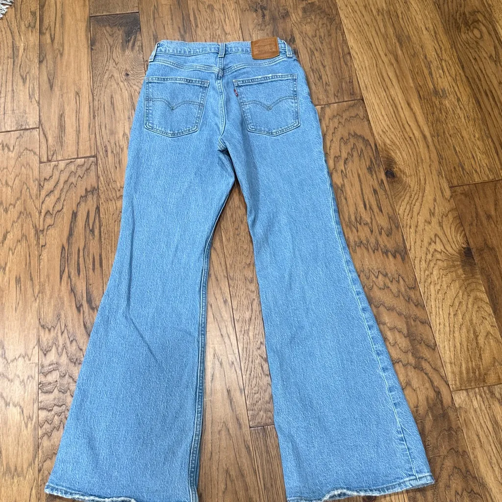 Levi's Levi’s 70’s High Flare light wash Size 27” - Image 10