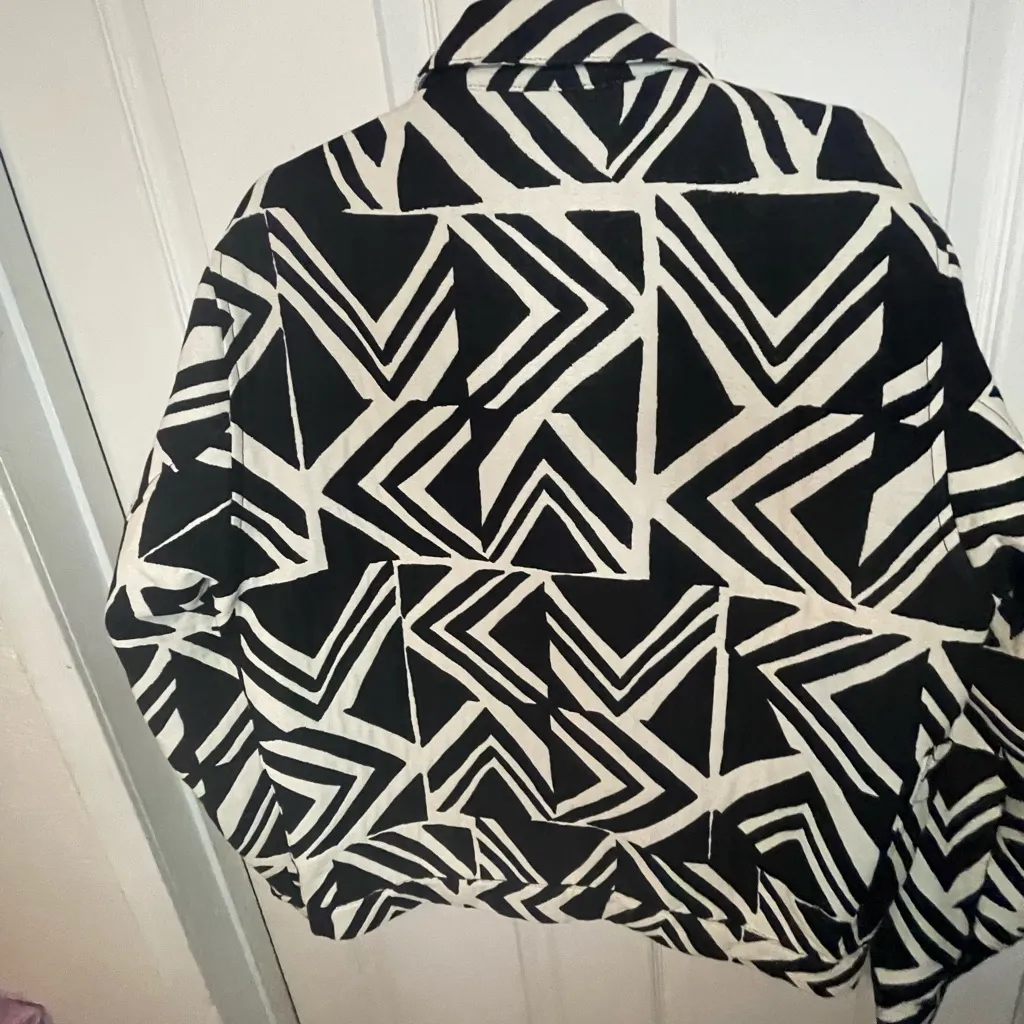 Zara Monochrome Patterned Top - Image 4