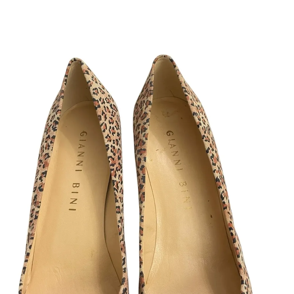 VTG Gianni Bini Brown, Carmel, Black Animal Print Suede 2”Heel
Pumps. - Image 6