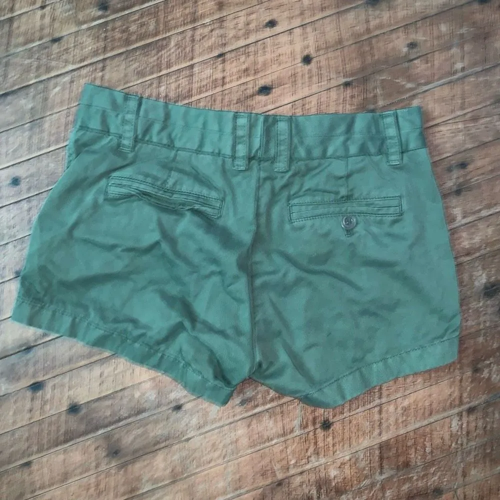 J Crew green preppy flat front size 2 normcore chino shorts - Image 3