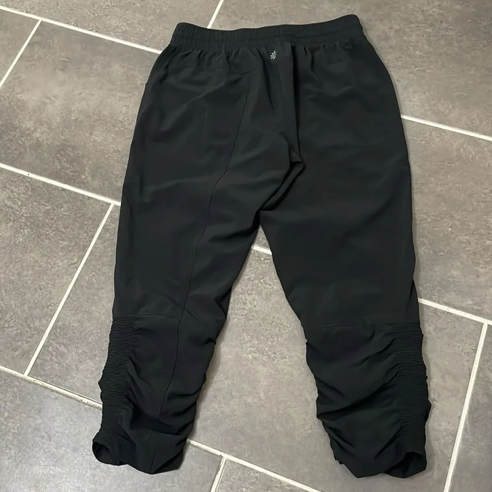 Athleta  prima Capri Pant size 4 - Image 4
