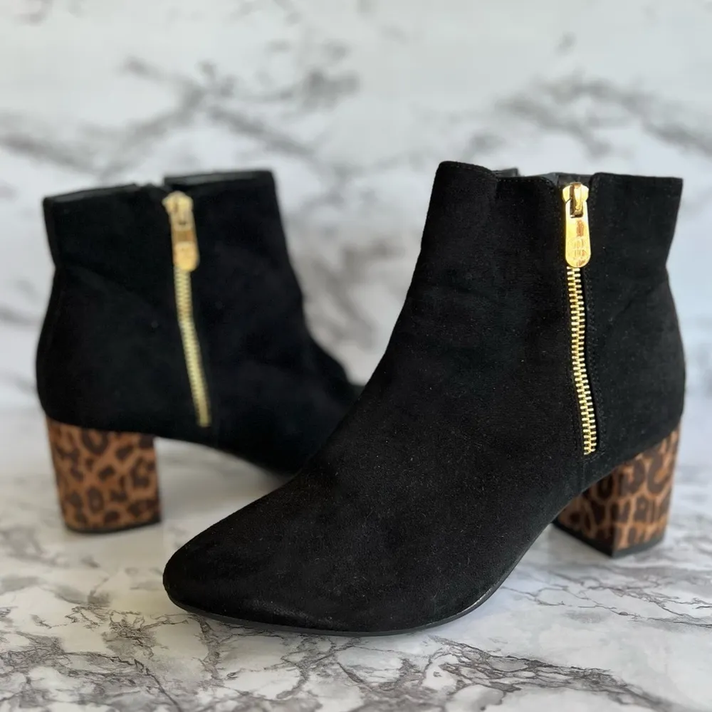 Bandolino Lila Booties 8 Black Animal Print Block Heel Faux Suede - Image 2