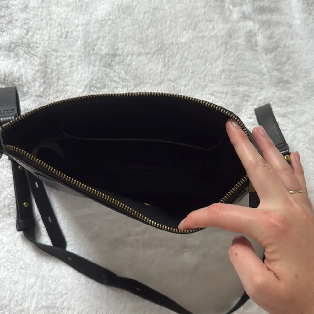 Madewell transport shoulder crossbody bag & matching pouch - Image 5