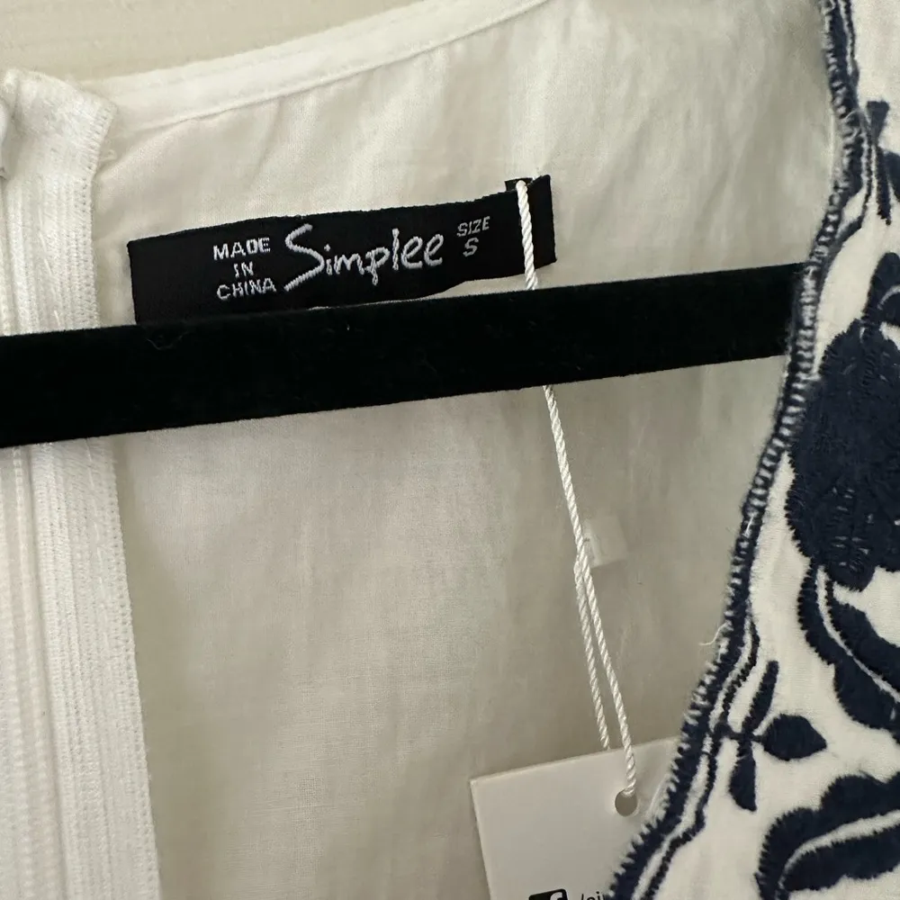 Simplee White and Navy Romper - Image 3