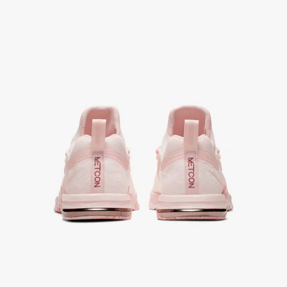 Metcon Flyknit 3 Echo Women’s Sneakers in Pink - Image 3