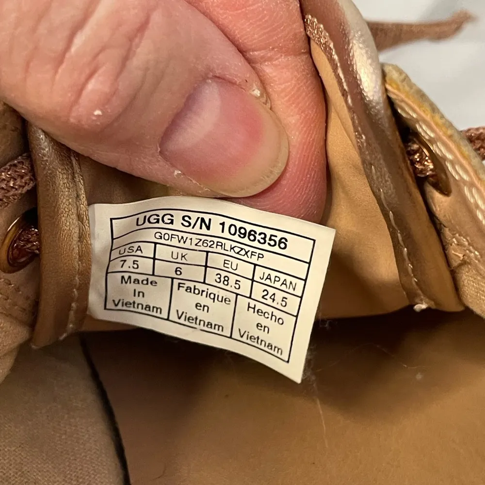 UGG MILO‎ METALLIC ROSE GOLD size 7.5 - Image 7