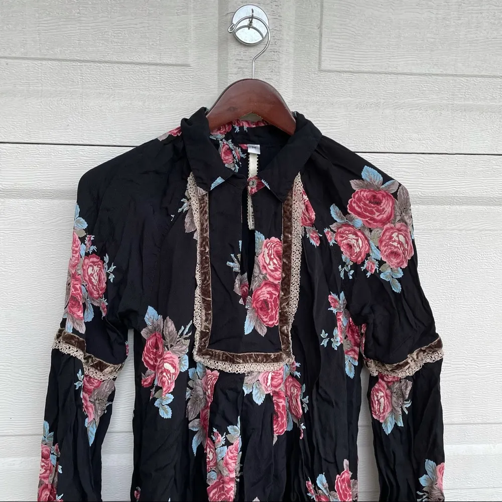 Uncle Frank Women’s Tunic Dress Black Floral Velvet Lace Trim Medium - Image 4