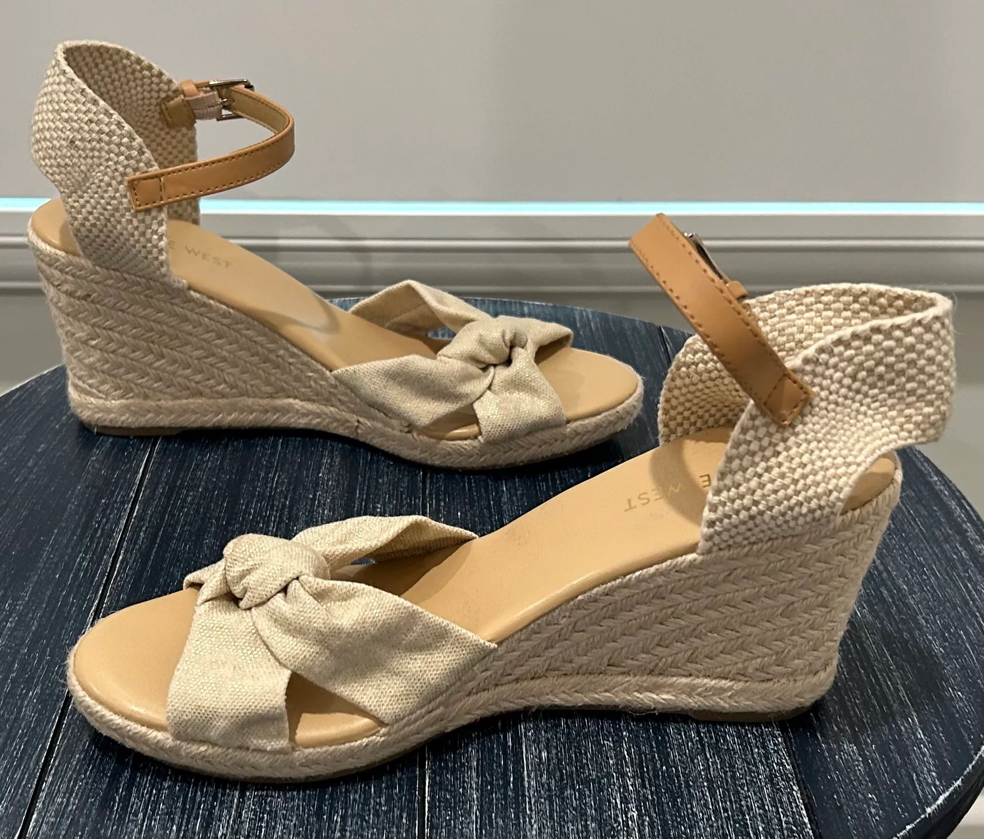 Nine West Knotted Bow Wedges - Image 6