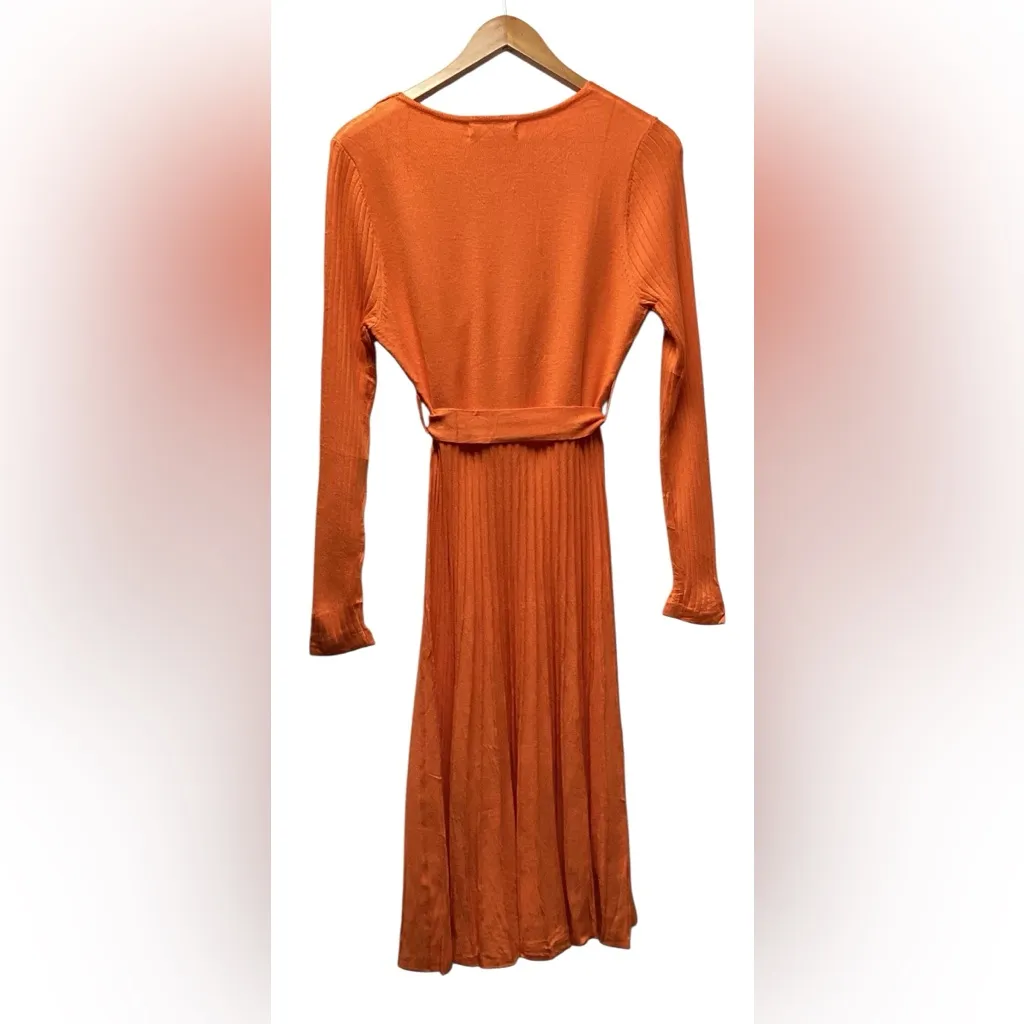 Zesica pleated knit dress. Size Medium in Orange - Image 3
