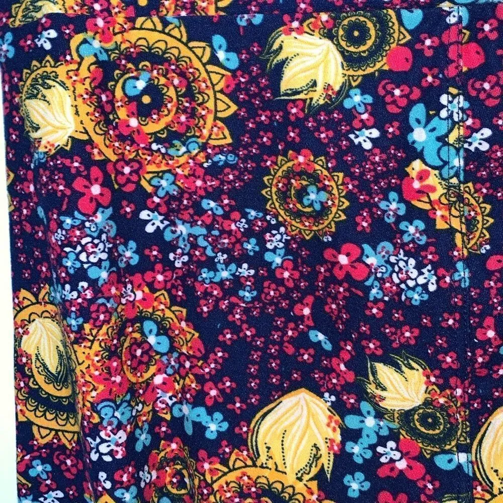 LuLaRoe  Kaleidoscope One Size Leggings - Image 3