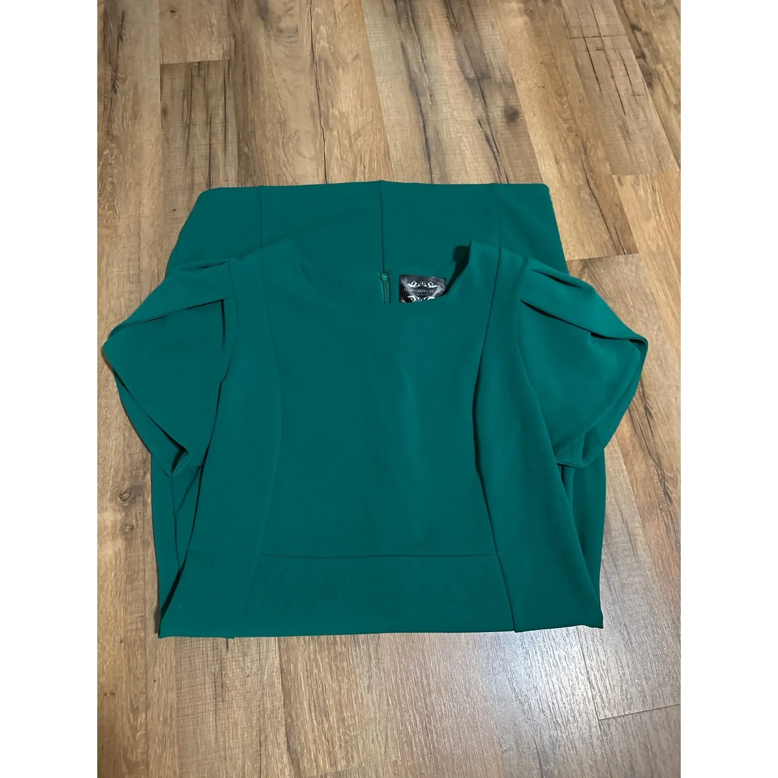 Alessandra Belle Collection Green Tulip Sleeve Size 8 Dress - Image 6