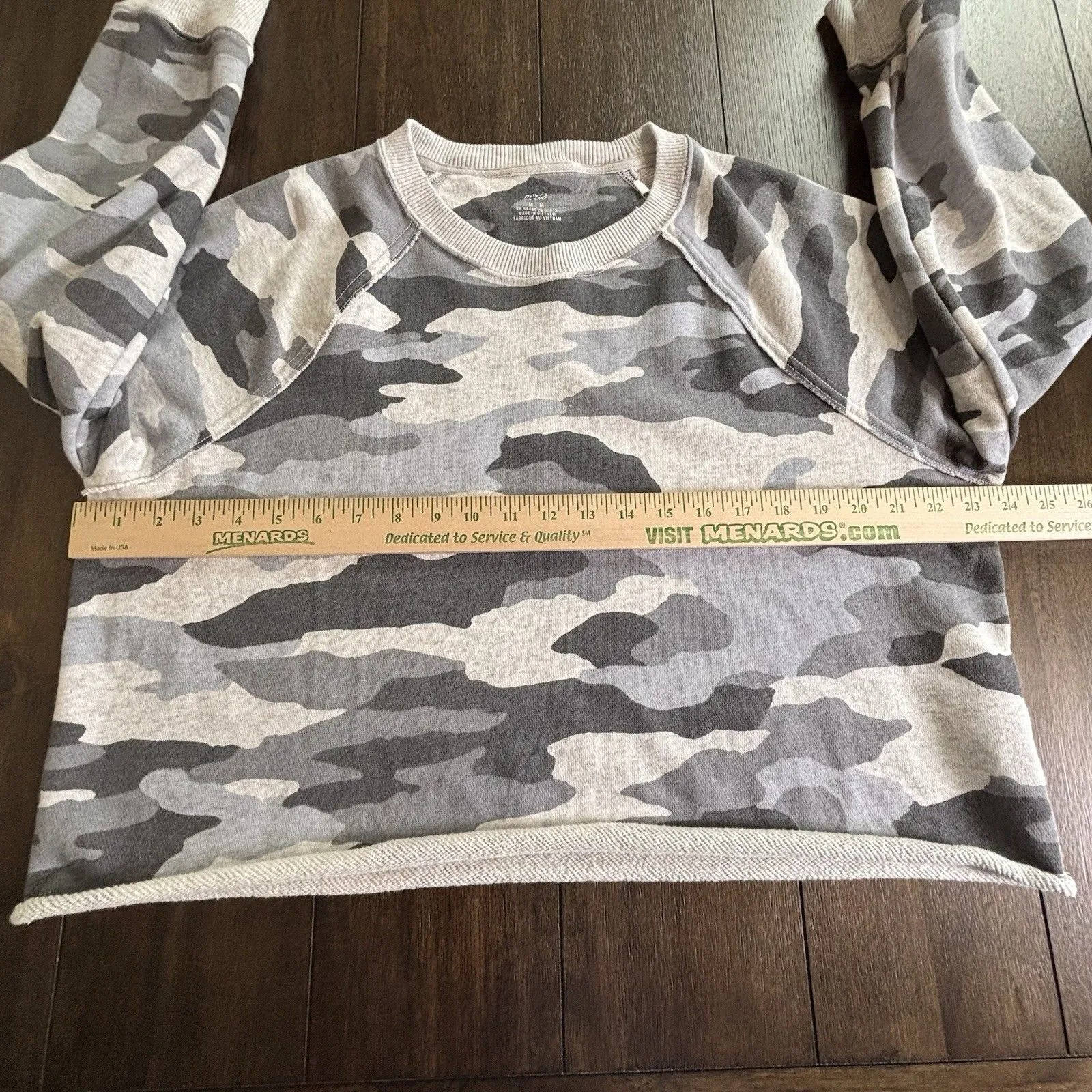 AERIE Gray Camo Cropped Crewneck Raw Hem Sweatshirt Size Medium - Image 3