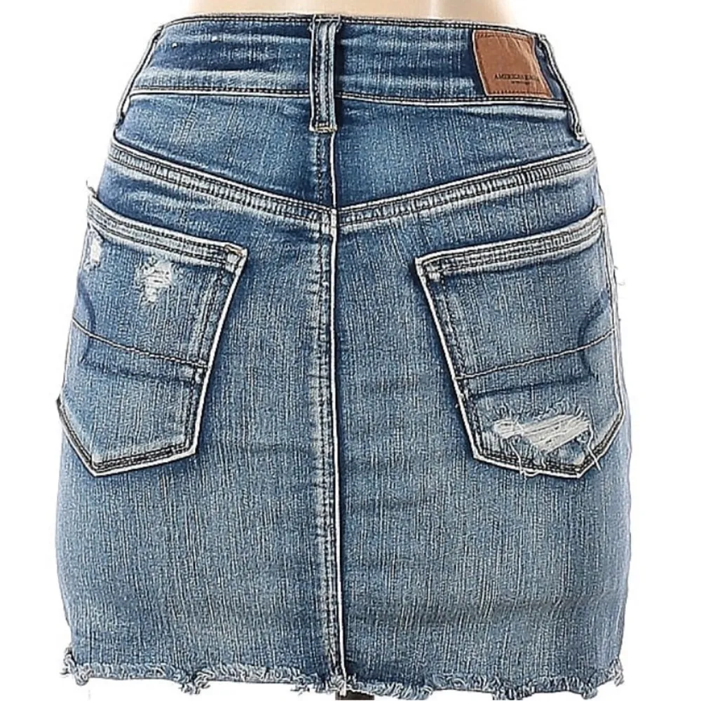 NWOT American Eagle Next Level Stretch Distressed Denim Skirt: Size 6 - Image 8