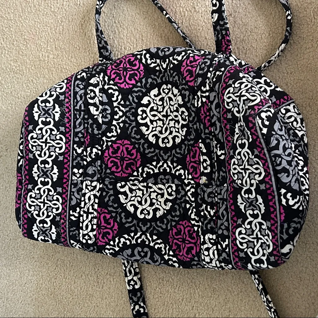 Vera Bradley Black/White/ Light Purple Medallion Print Medium Duffle Bag - Image 9