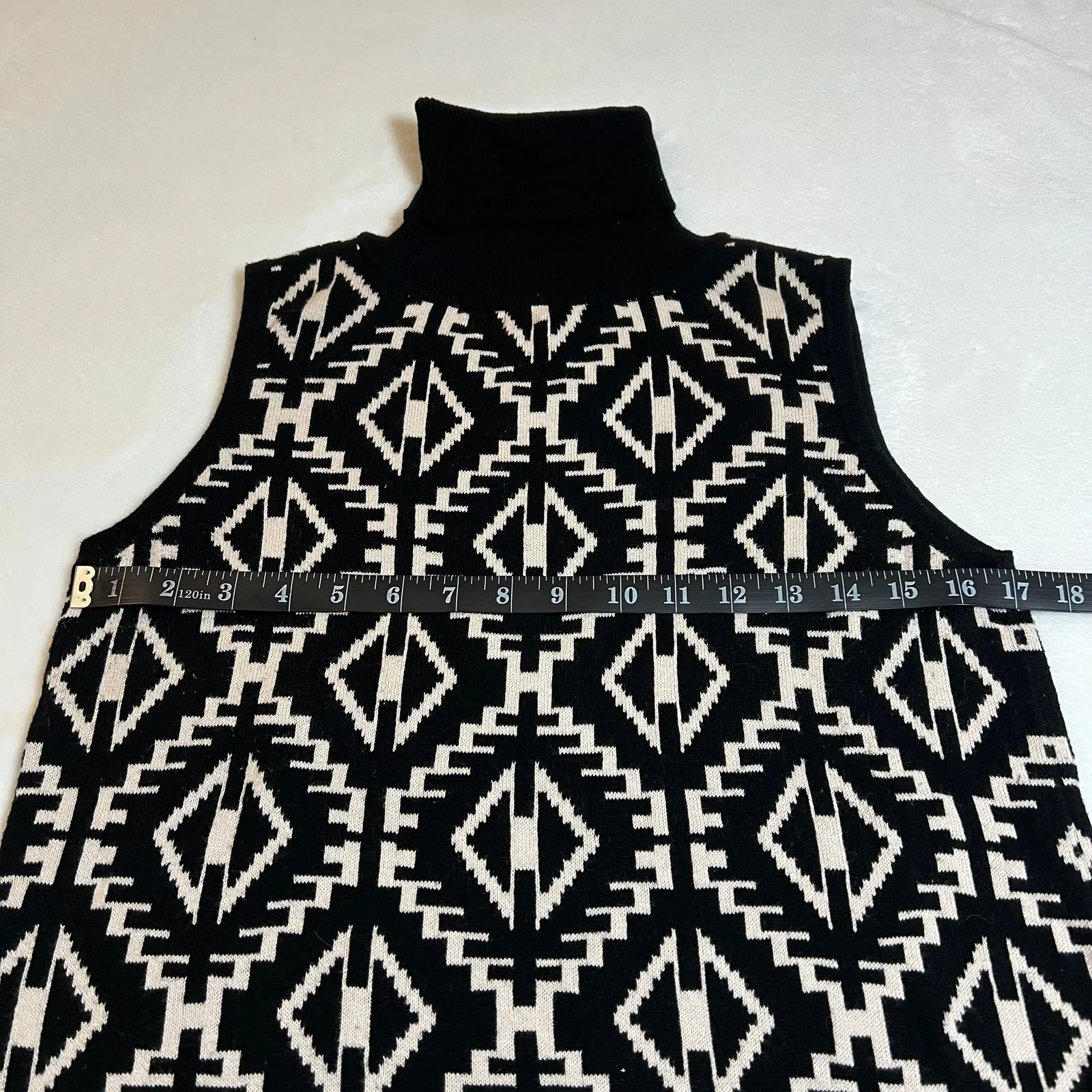 Women's Sleeveless Turtleneck Sweater Top Tunic Size Small Aztec Print Neutral Black - Image 4
