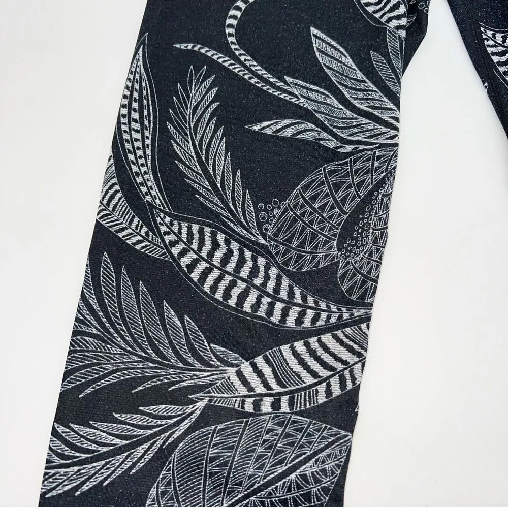 JoyLab Women's Floral Print Cropped Leggings in Black and White Size S - Image 5