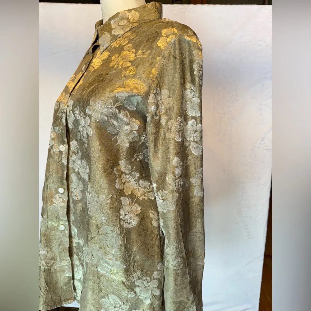 Chico’s Shimmery Gold and Cream Floral Crinkle long Sleeve Tunic Top Size 1/M - Image 3