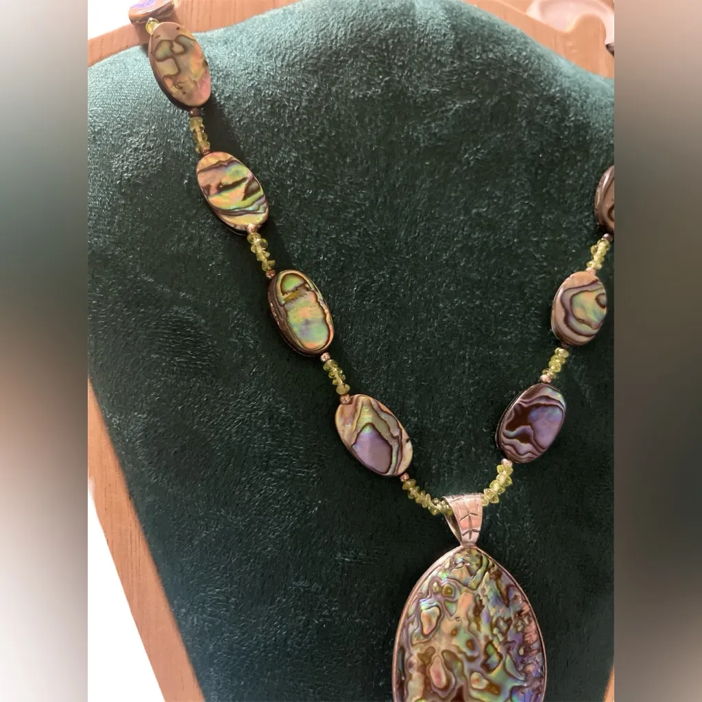 Coldwater Creek Lg SSilver/ Abalone Shell Peridot Bead Statement Chunky Necklace - Image 5