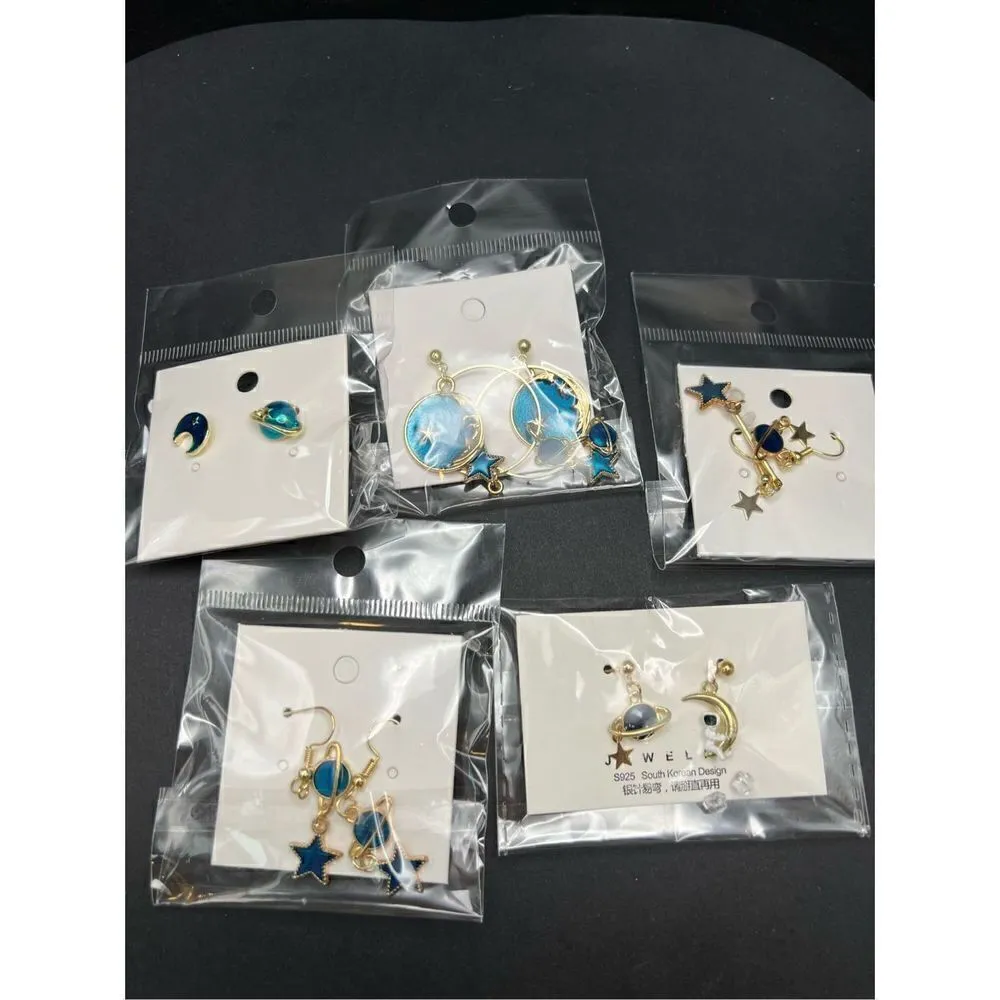 New! Mini Lot of Gold Tone Blue Space Astronaut Themed Fashion Earrings - Image 2