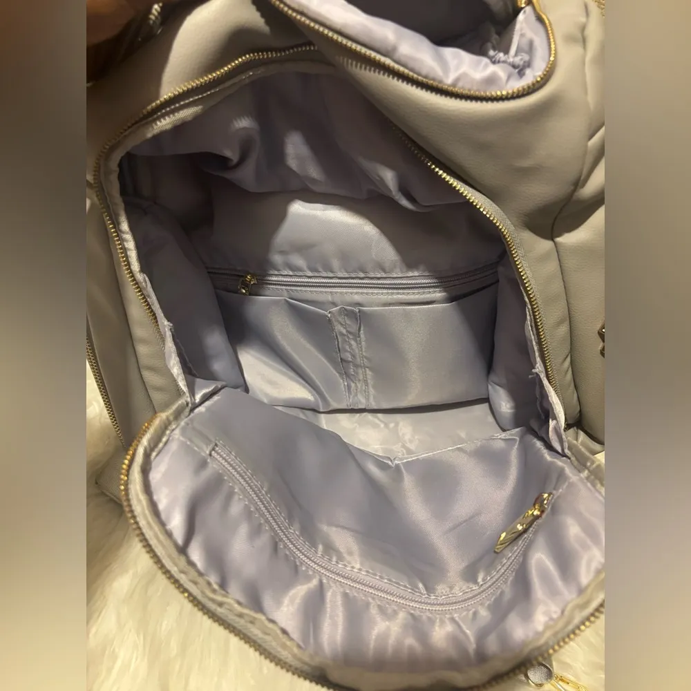🩷💙Grey Fox Gray Diaper Bag with Gold Accents💙THIS IS BABY BAG 💼 👶 OF QUALITY. - Image 13