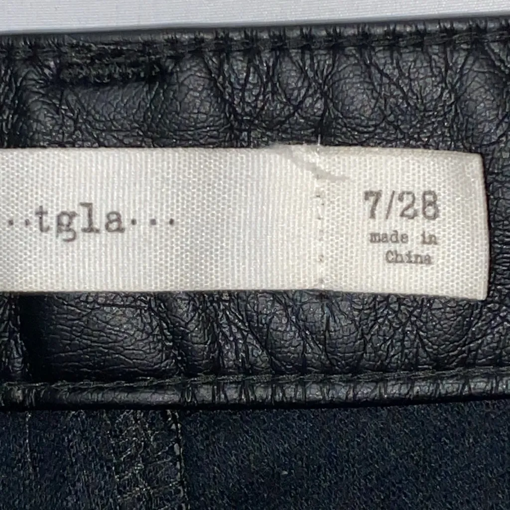 TGLA WO SIZE 7/28 INSEAM APPROX 29” Black VEGAN LEATHER Cargo Pants EUC - Image 5