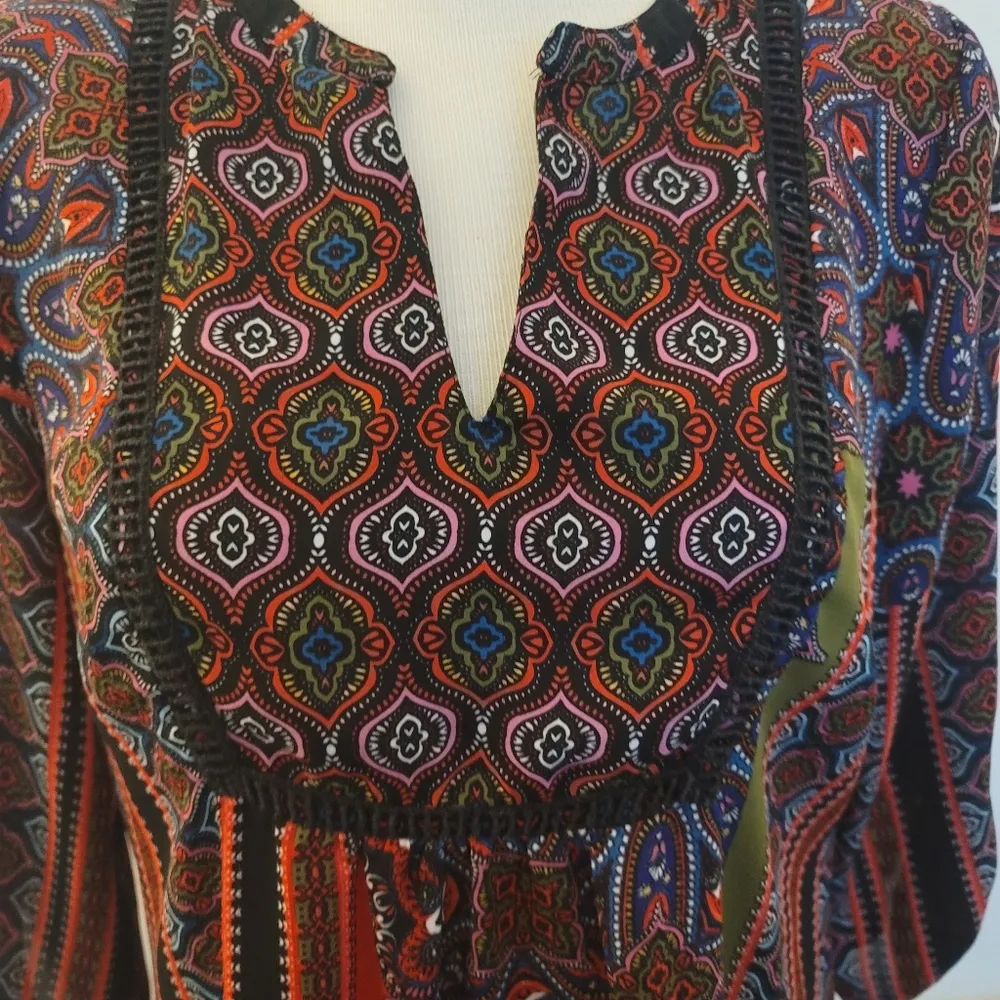 Valerie Stevens Red Black Multicolor Geometric Print BOHO Style Blouse M - Image 4