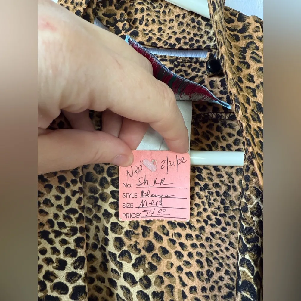 NWT VTG Riverchase size medium brown cheetah print top - Image 3