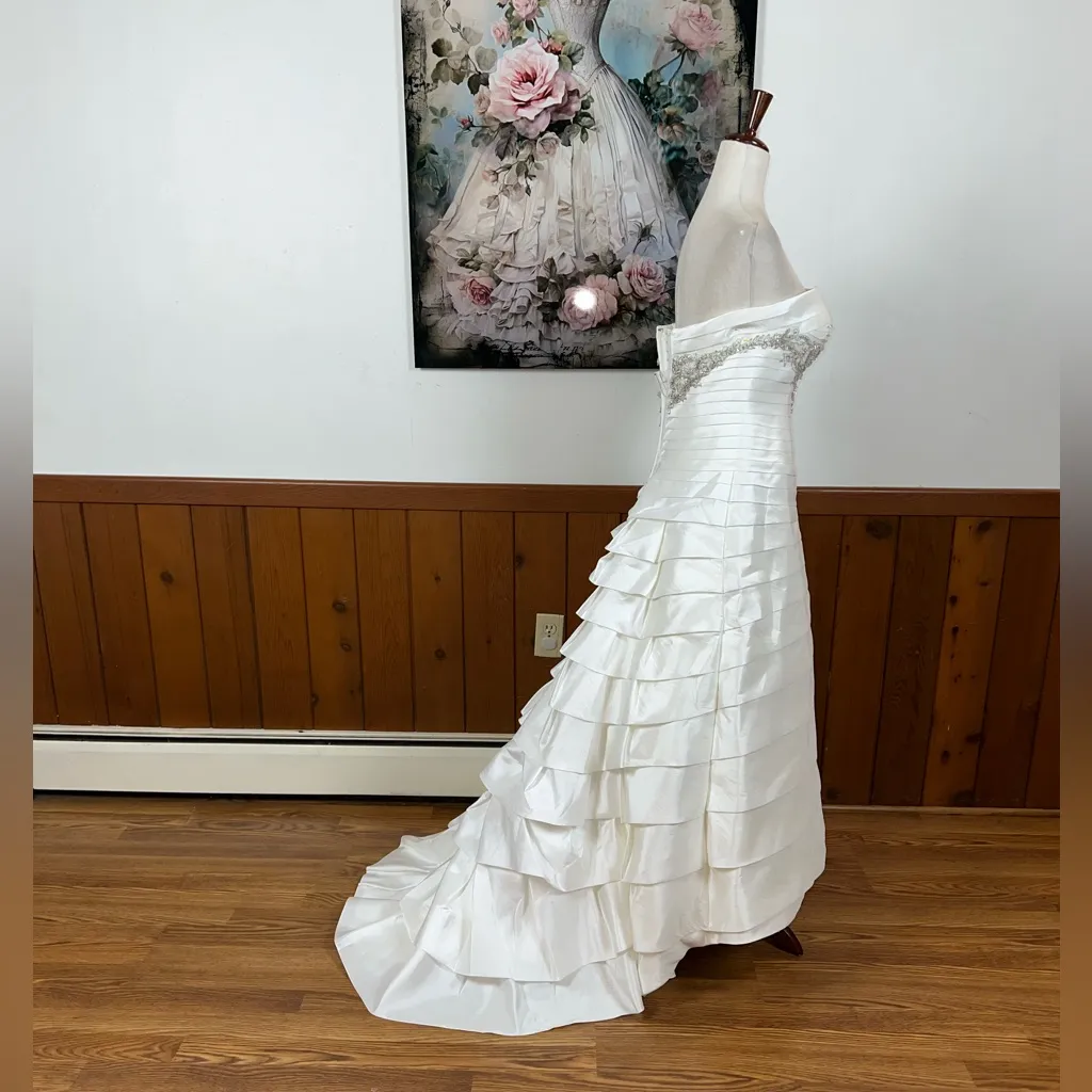 Stunning Casablanca Tiered Brushed Satin Wedding Gown! White Size 6 - Image 7