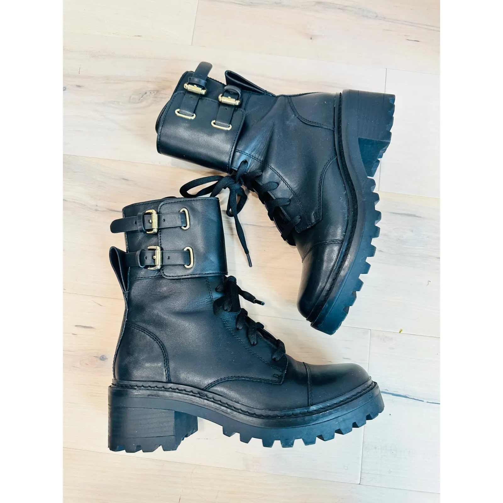 DKNY Bart Lace-Up Buckled Lug Sole Boots Women's Sz 7.5 Combat Grunge Black - Image 2