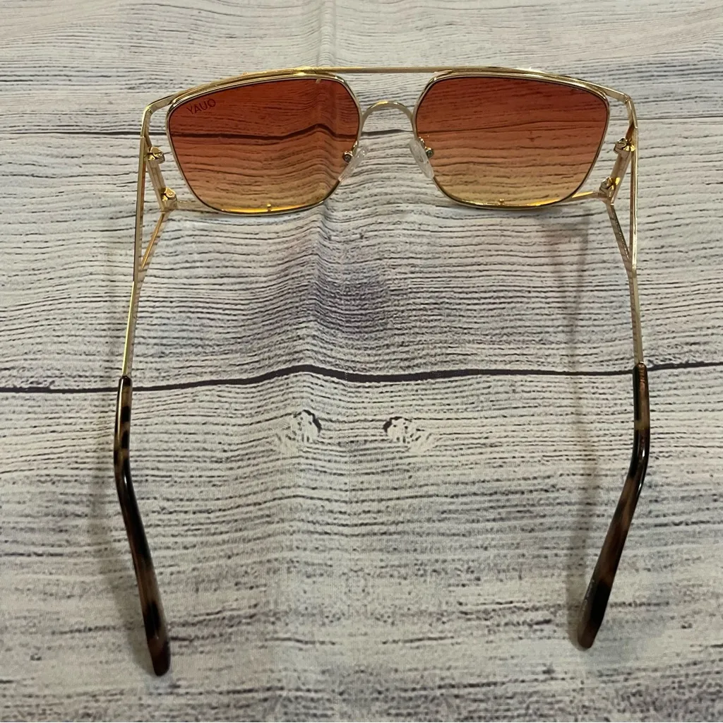 Quay Australia  Baddie Behavior Sunglasses - Image 6