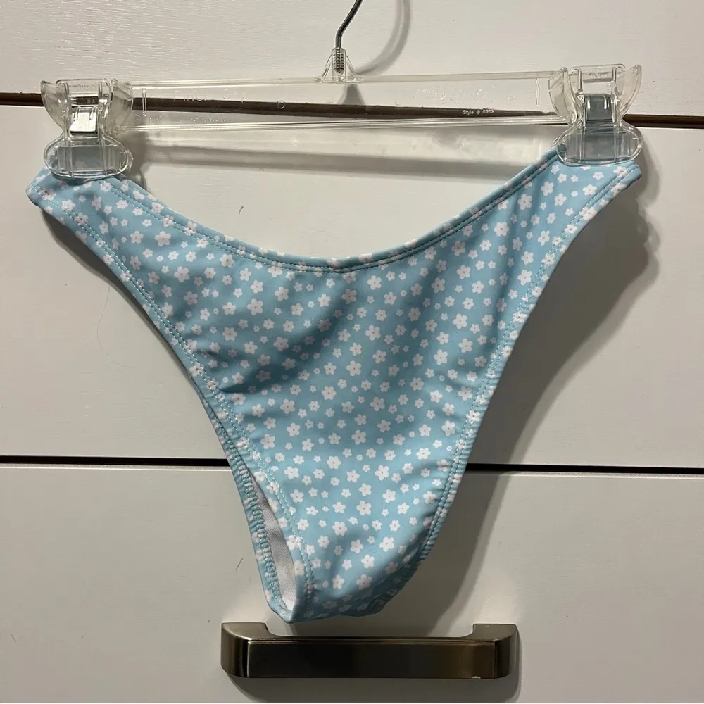 Shein Ditsy Blue Floral Bikini Set - Image 3