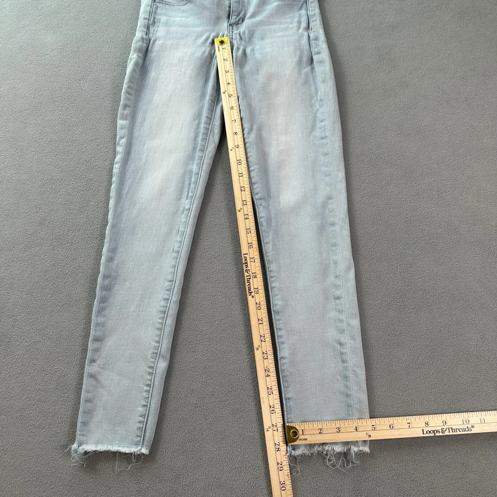 American Eagle Jeans Womens 2 Reg Blue Jegging Crop Light Wash Frayed Hem Faded - Image 4