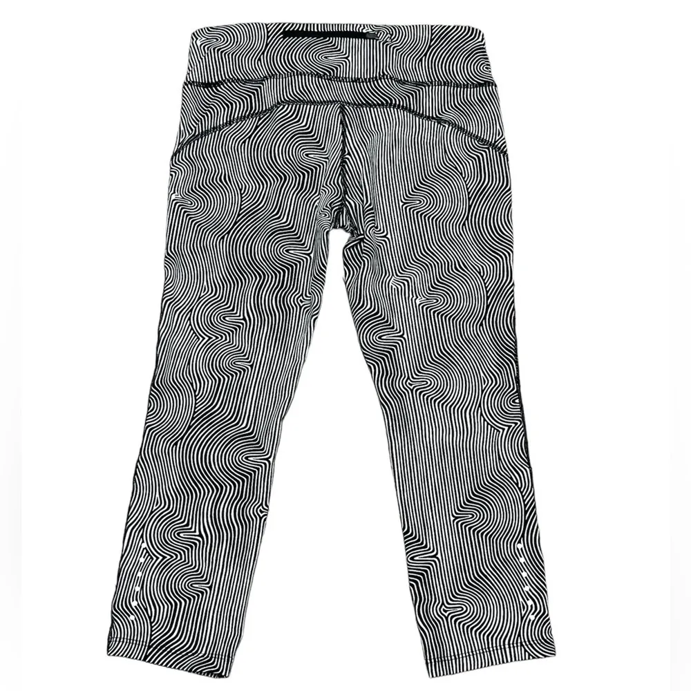 Nike Dri-Fit Leggings Women M Black White Swirl Stripe Yoga Running Pants - Image 3